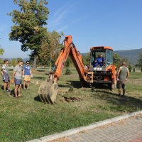 Боядисани пейки и почистени паркове след акция "Мини на чисто"