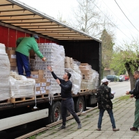 АГЕНЦИЯТА ЗА СОЦИАЛНО ПОДПОМАГАНЕ, БЧК И ОБЩИНА СЕВЛИЕВО РАЗДАДОХА ВТОРИЯ ТРАНШ ХРАНИТЕЛНИ ПРОДУКТИ ЗА ХОРАТА, ПОТРЕБИТЕЛИ НА СОЦИАЛНИ УСЛУГИ