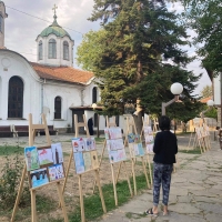 ИЗЛОЖБА НА ОТКРИТО „ВЪЗРОЖДЕНСКИ СГРАДИ И НОСИИ“ ЗАРАДВА СЕВЛИЕВЦИ