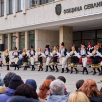 ФА “РАЗВИТИЕ” ПОЗДРАВИ СЕВЛИЕВЦИ ЗА НАЦИОНАЛНИЯ ПРАЗНИК 