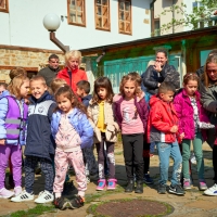 Малки лазарки пресъздадоха обичая в Севлиево 